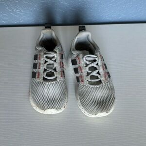 Toddler Size 7 Adidas tennis shoes
